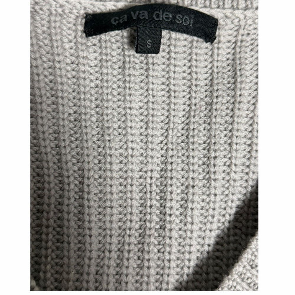 Ca va de Soi -  Women's V-Neck Sweater in Gray - Elevated Casual Wear - Size S