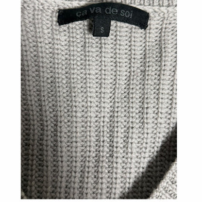 Ca va de Soi -  Women's V-Neck Sweater in Gray - Elevated Casual Wear - Size S