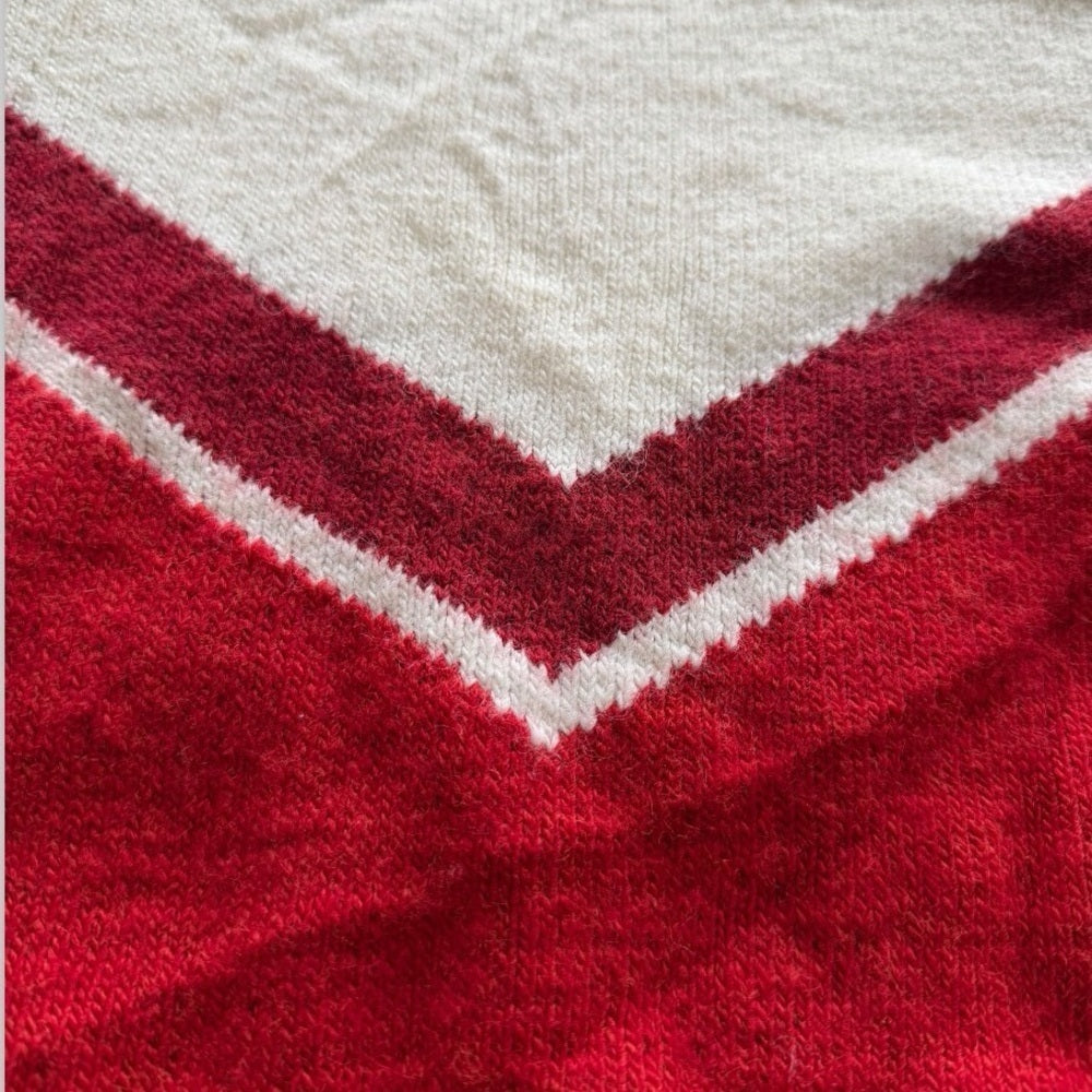 Immagini - Chic Red and White Women's Crew Neck Sweater - Designed - Size M