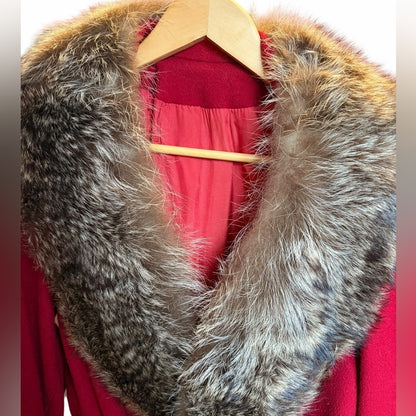 Unique Vintage Red Trench Coat with Fur Collar - Size Medium