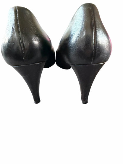 Burberry Black Leather Pointed with Beige Nova Check - Size 8.5 / 39